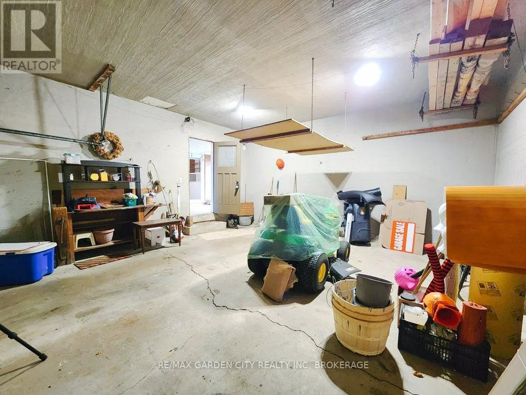 1011 LAKESHORE ROAD W
