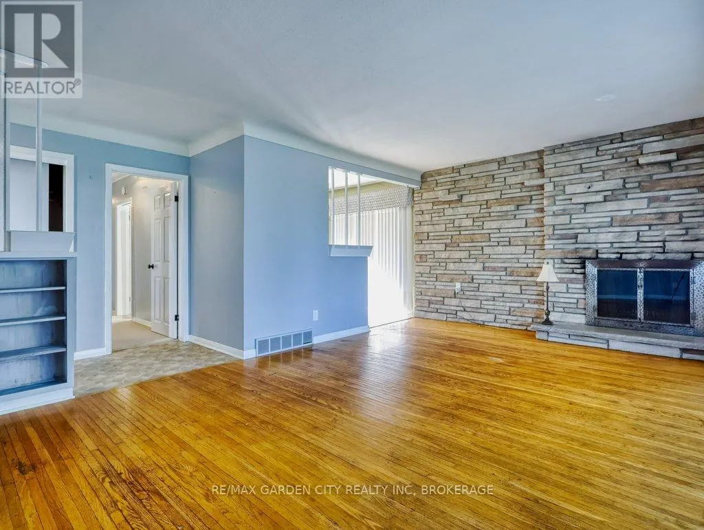 1011 LAKESHORE ROAD W