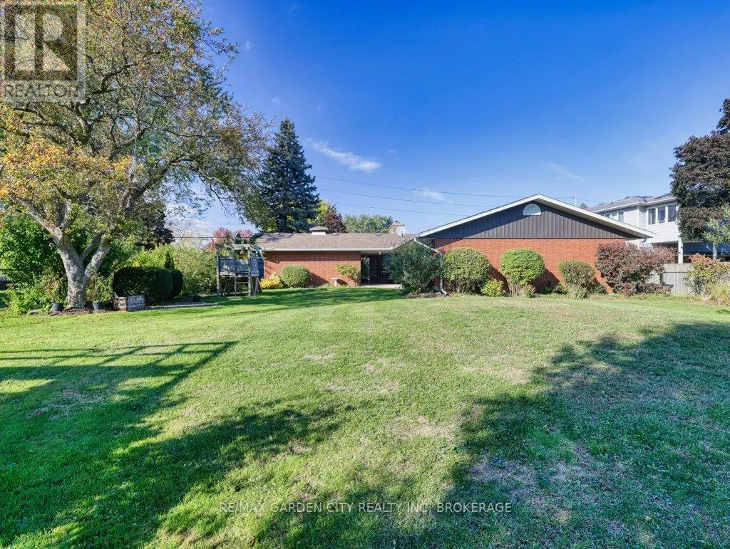 1011 LAKESHORE ROAD W