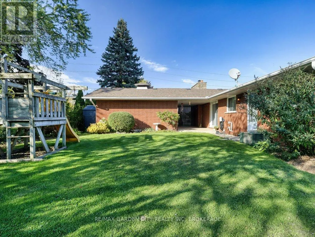 1011 LAKESHORE ROAD W