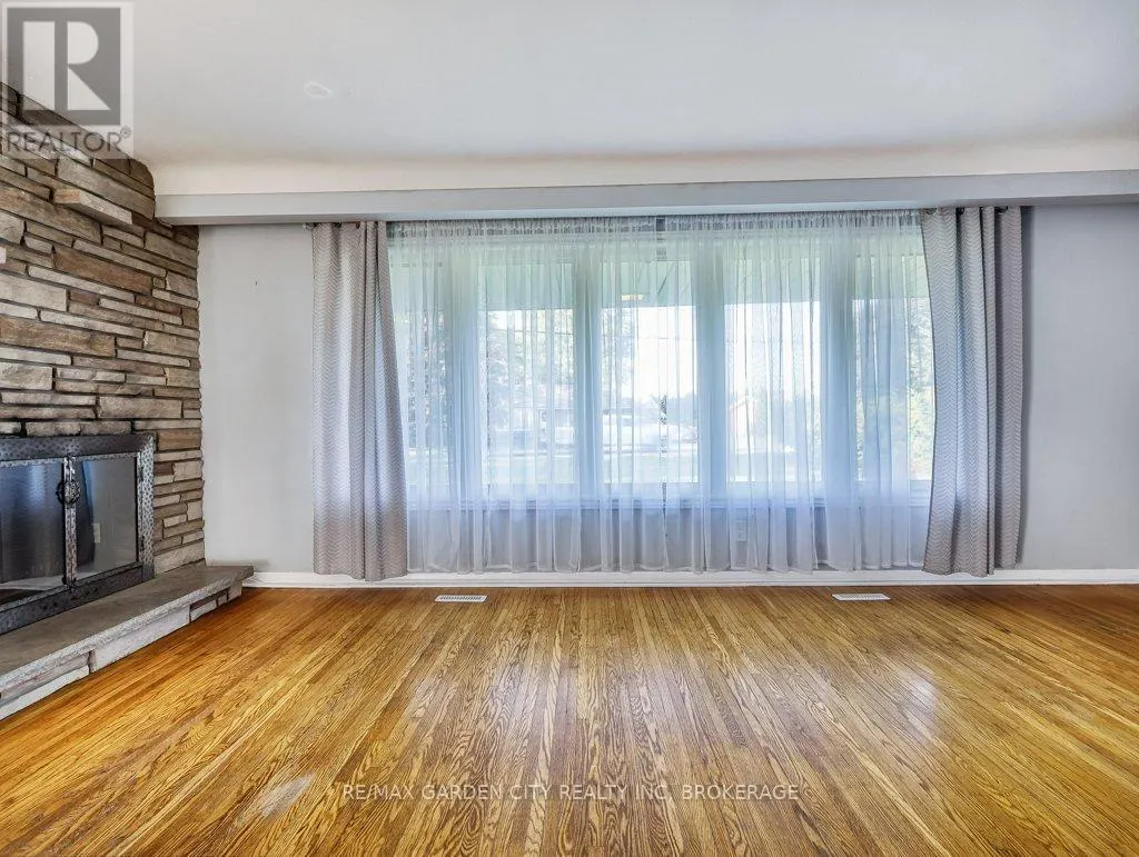 1011 LAKESHORE ROAD W