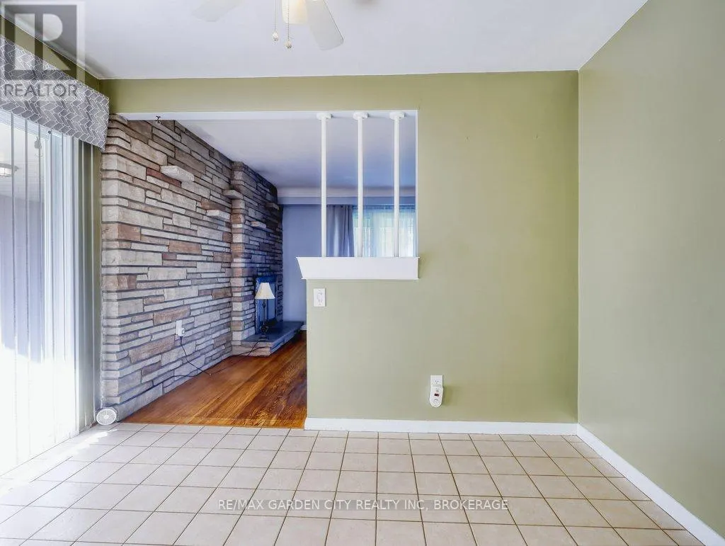 1011 LAKESHORE ROAD W