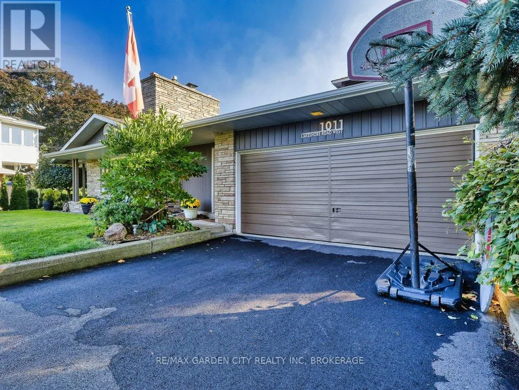 1011 LAKESHORE ROAD W