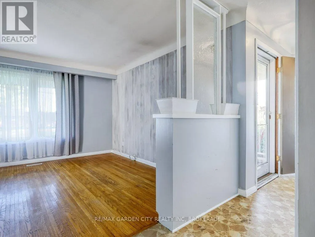 1011 LAKESHORE ROAD W