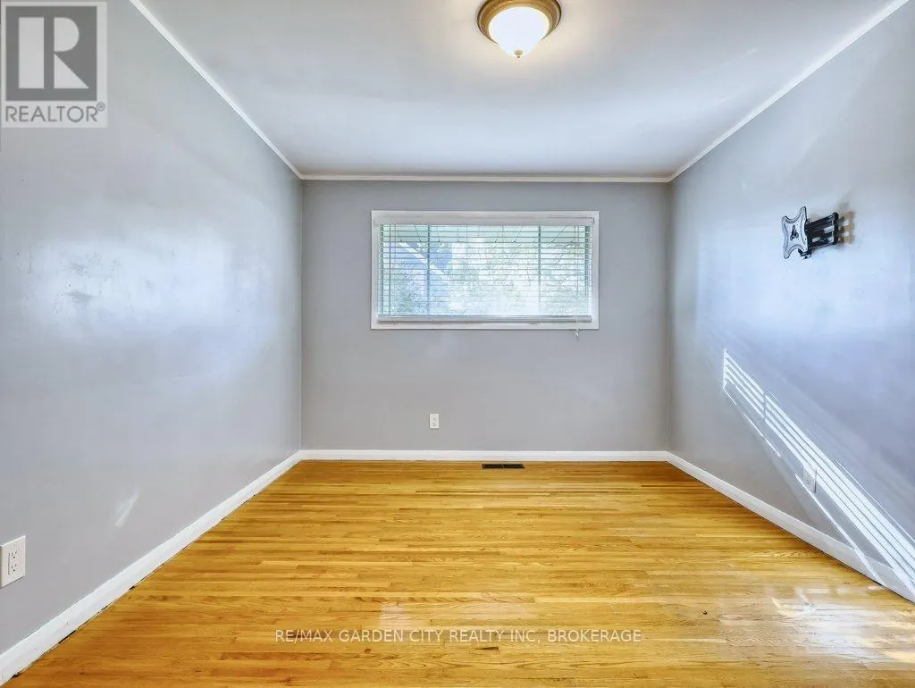1011 LAKESHORE ROAD W