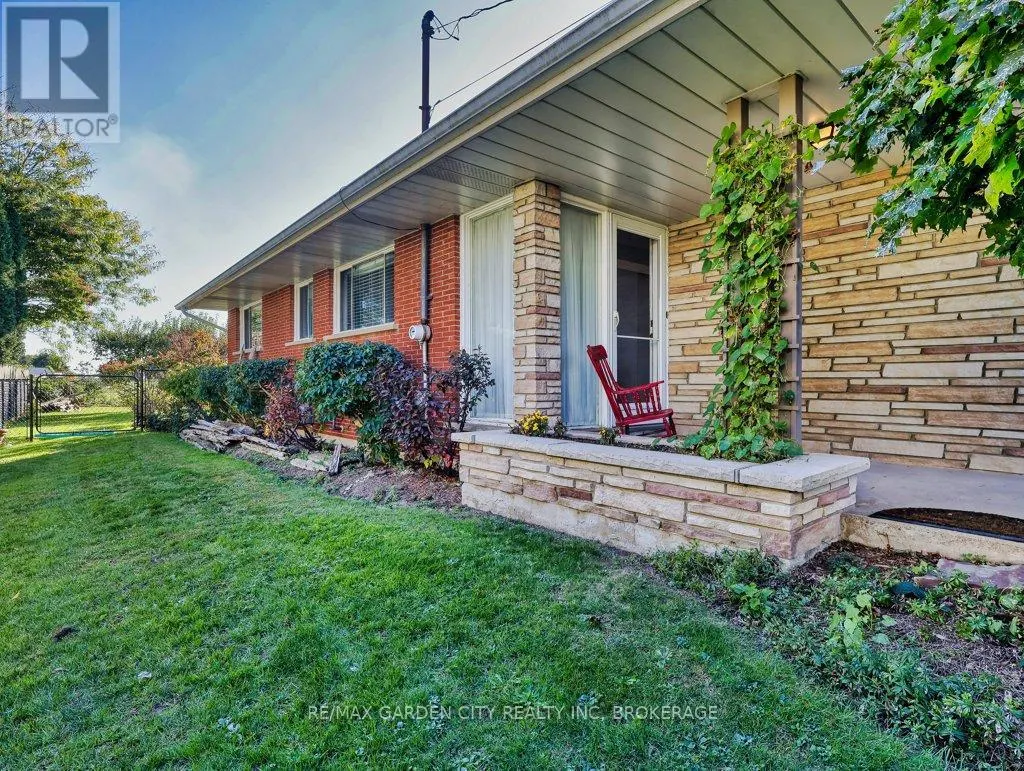 1011 LAKESHORE ROAD W