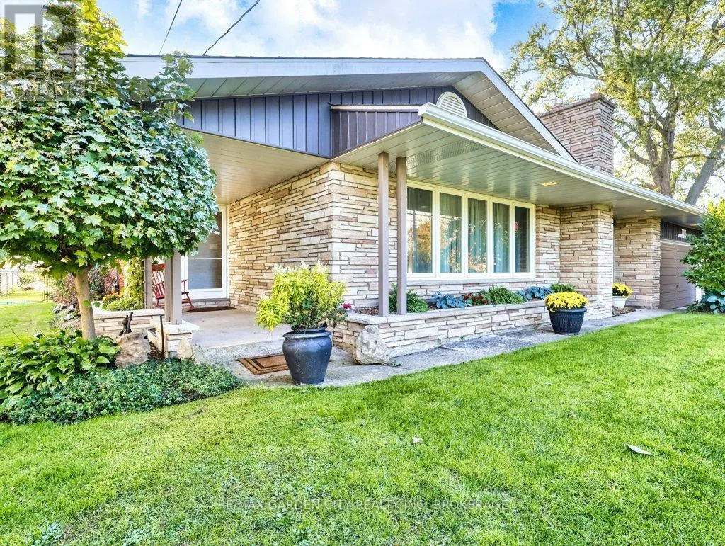1011 LAKESHORE ROAD W