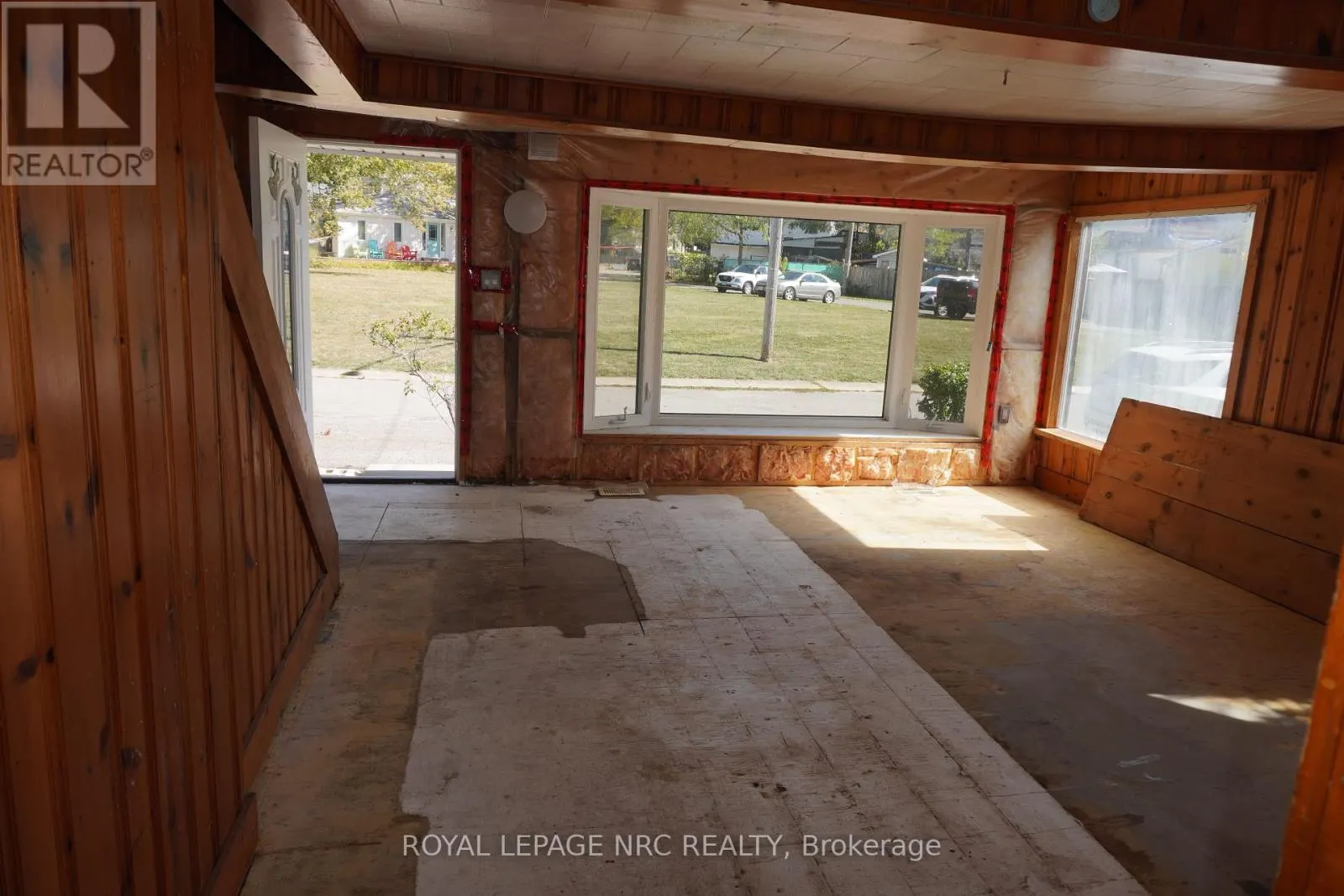 212 LINCOLN ROAD W