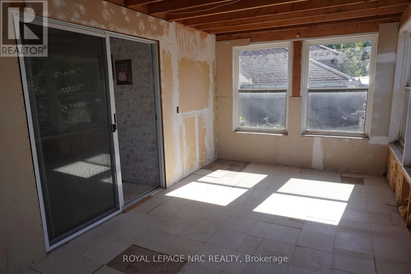 212 LINCOLN ROAD W