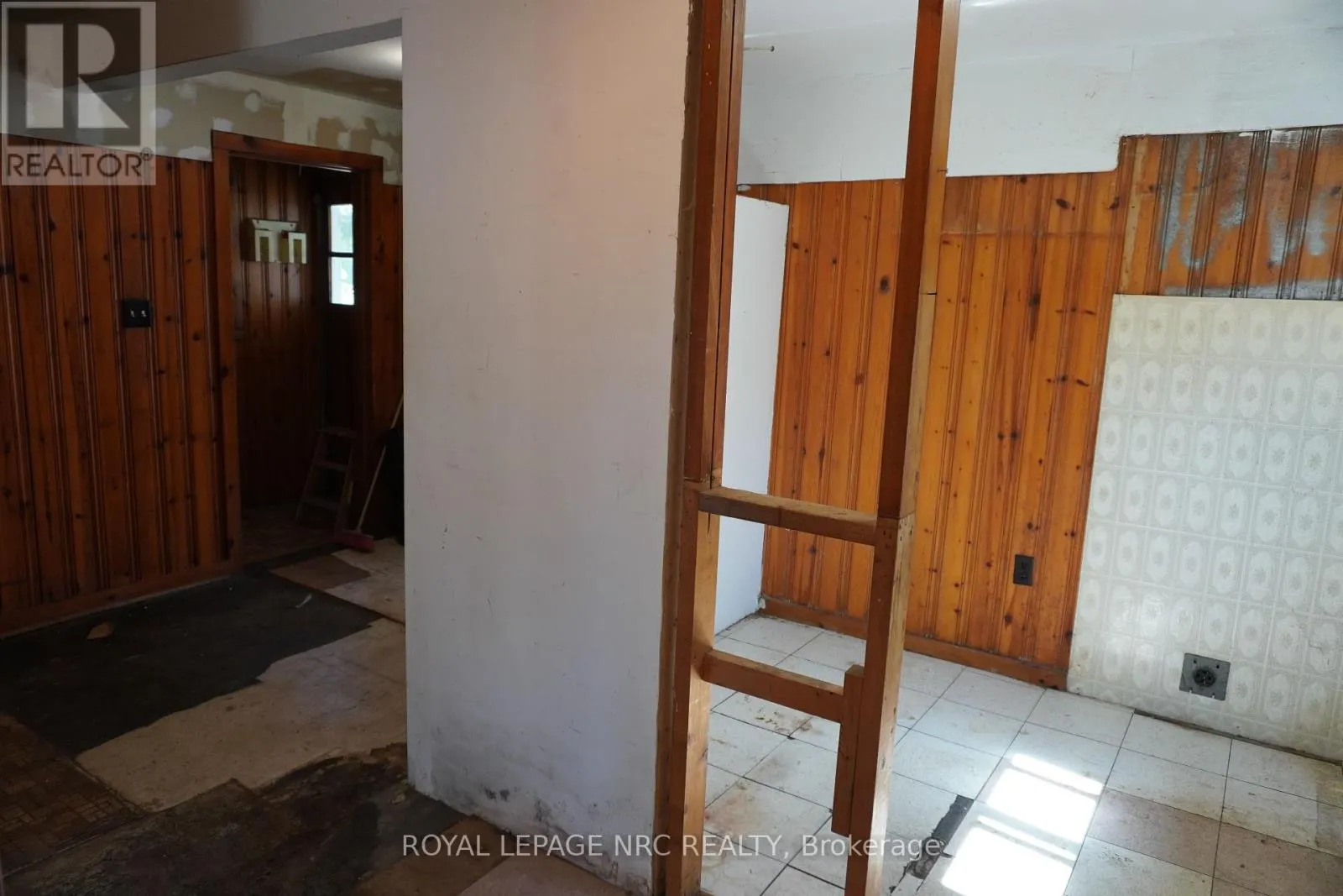 212 LINCOLN ROAD W