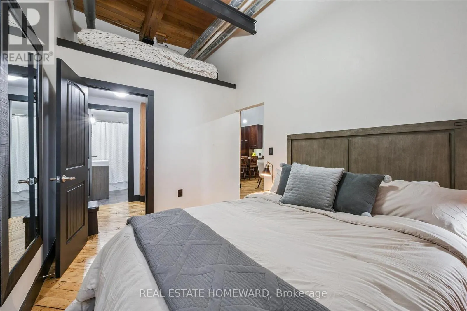 303 - 24 CEDAR STREET