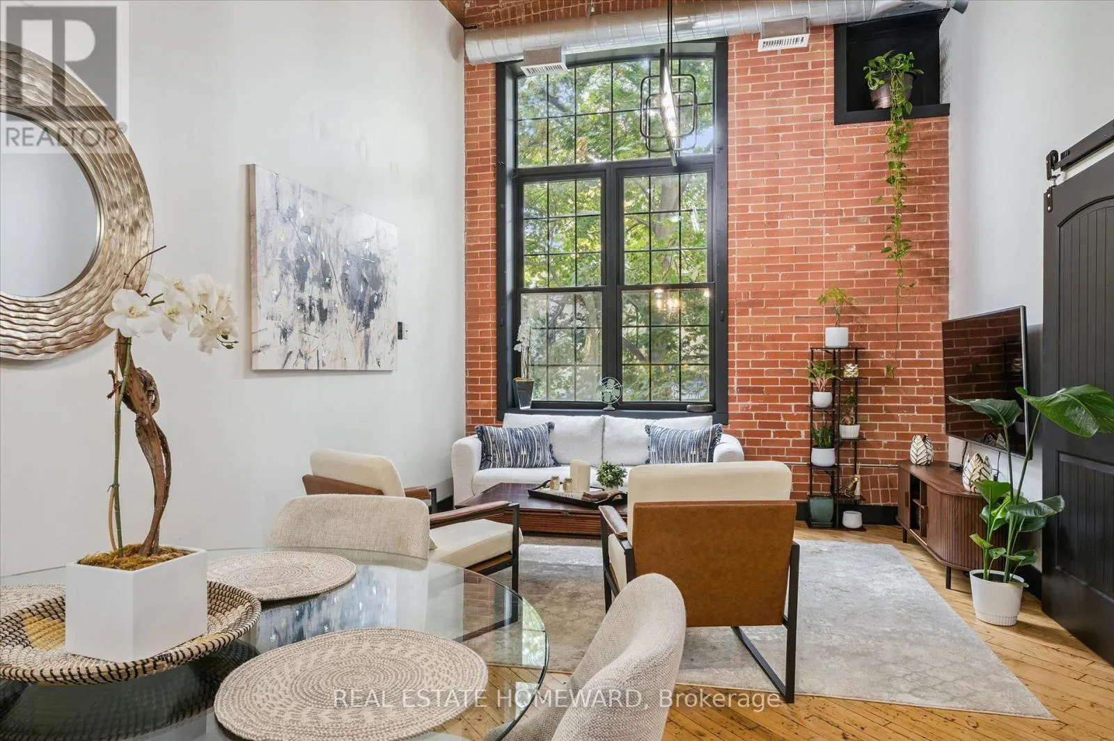 303 - 24 CEDAR STREET