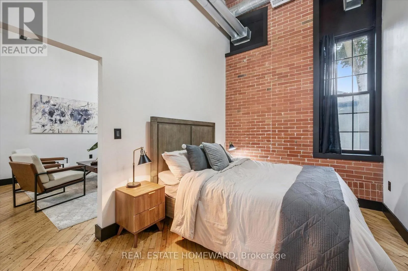 303 - 24 CEDAR STREET
