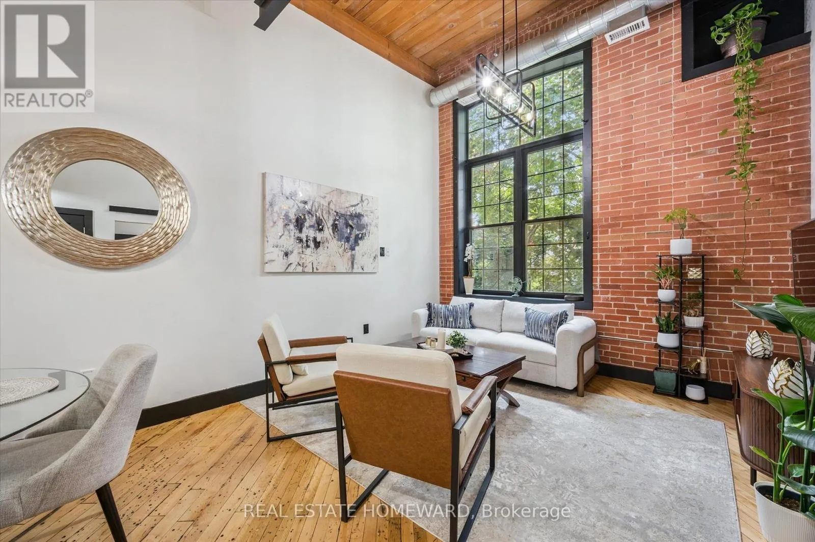 303 - 24 CEDAR STREET