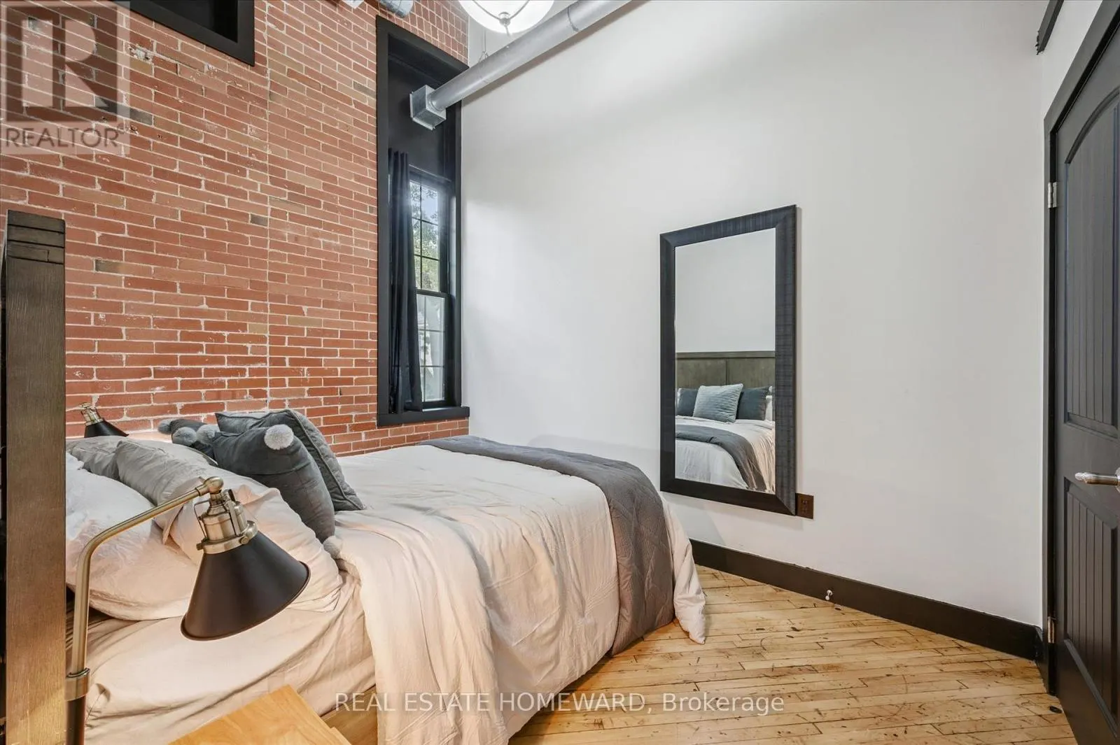 303 - 24 CEDAR STREET