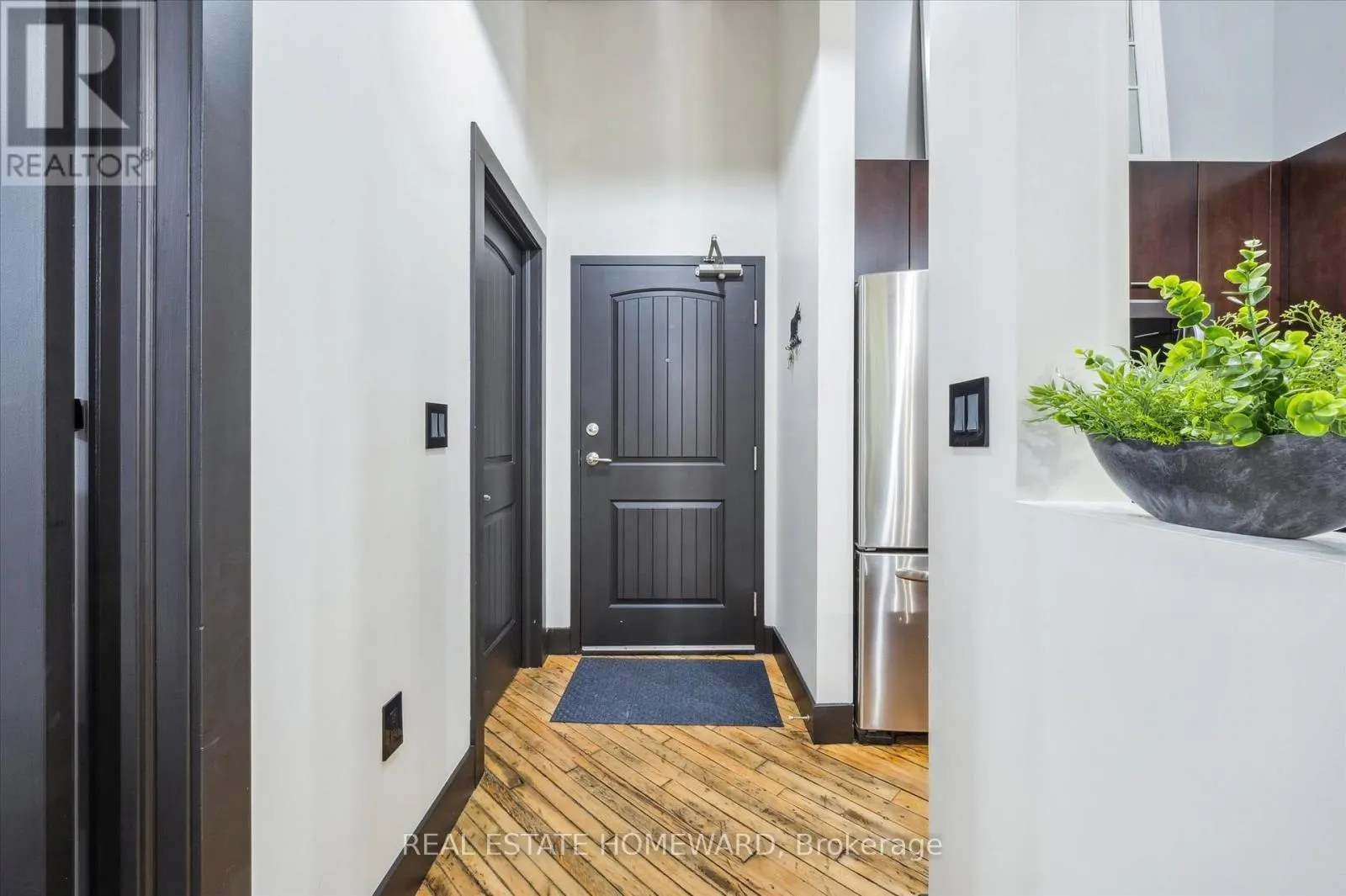 303 - 24 CEDAR STREET