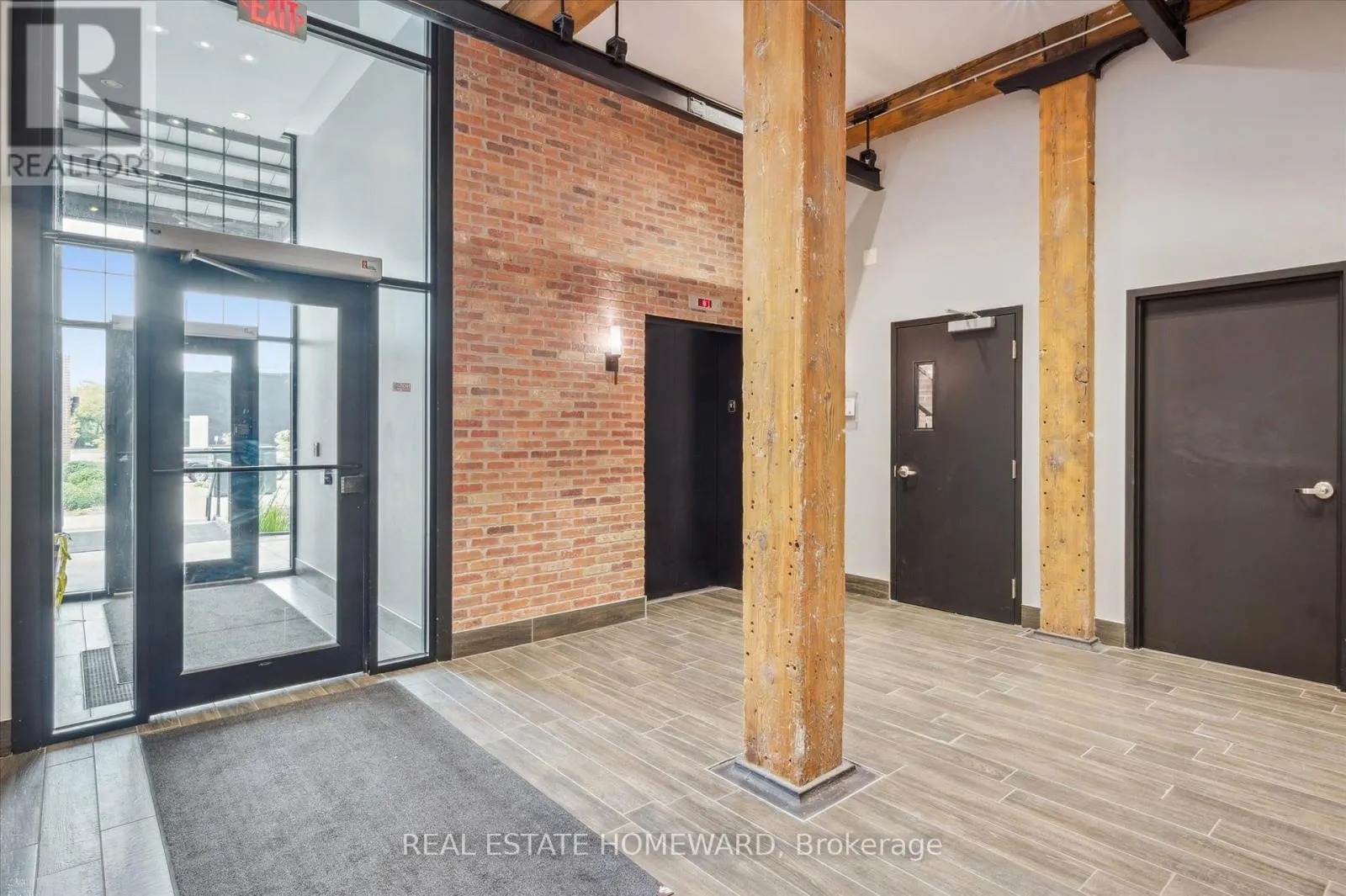 303 - 24 CEDAR STREET