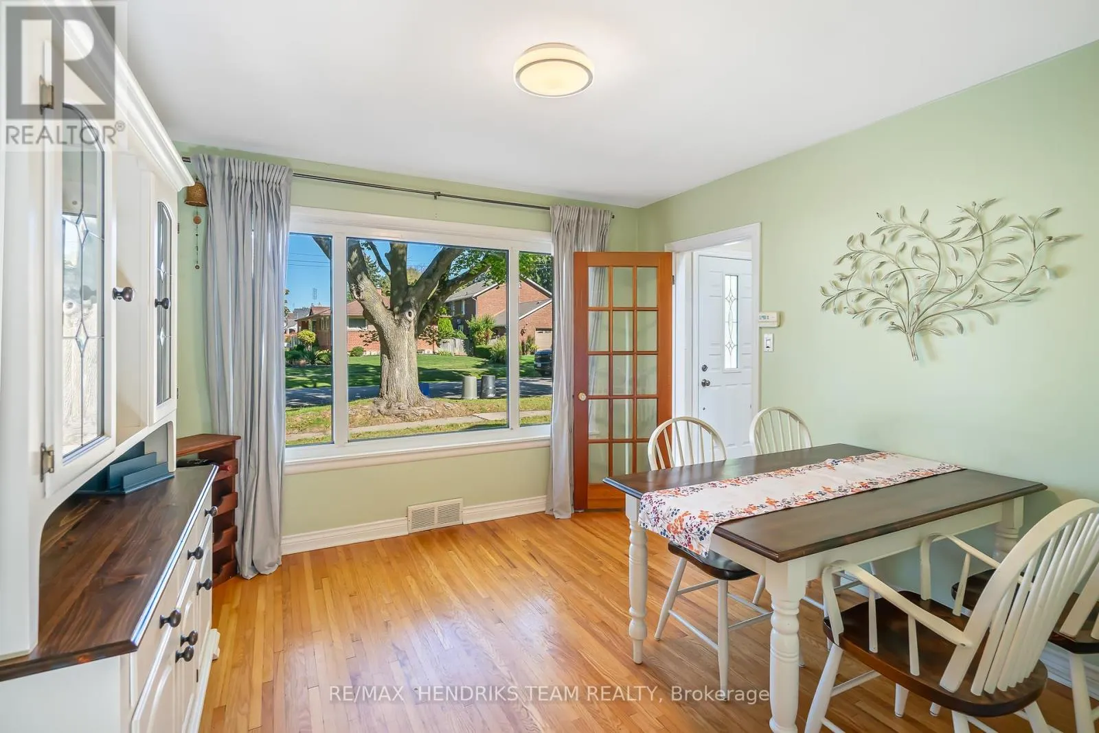 5 MAPLEWOOD DRIVE
