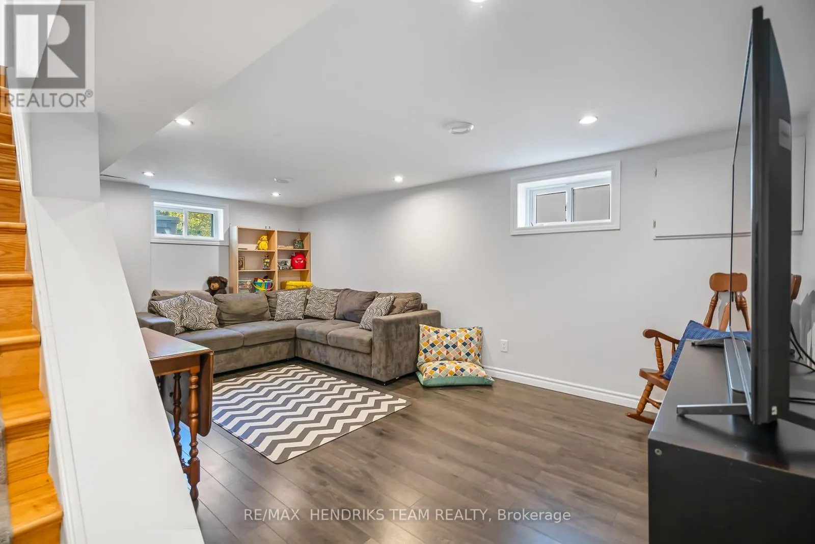 5 MAPLEWOOD DRIVE
