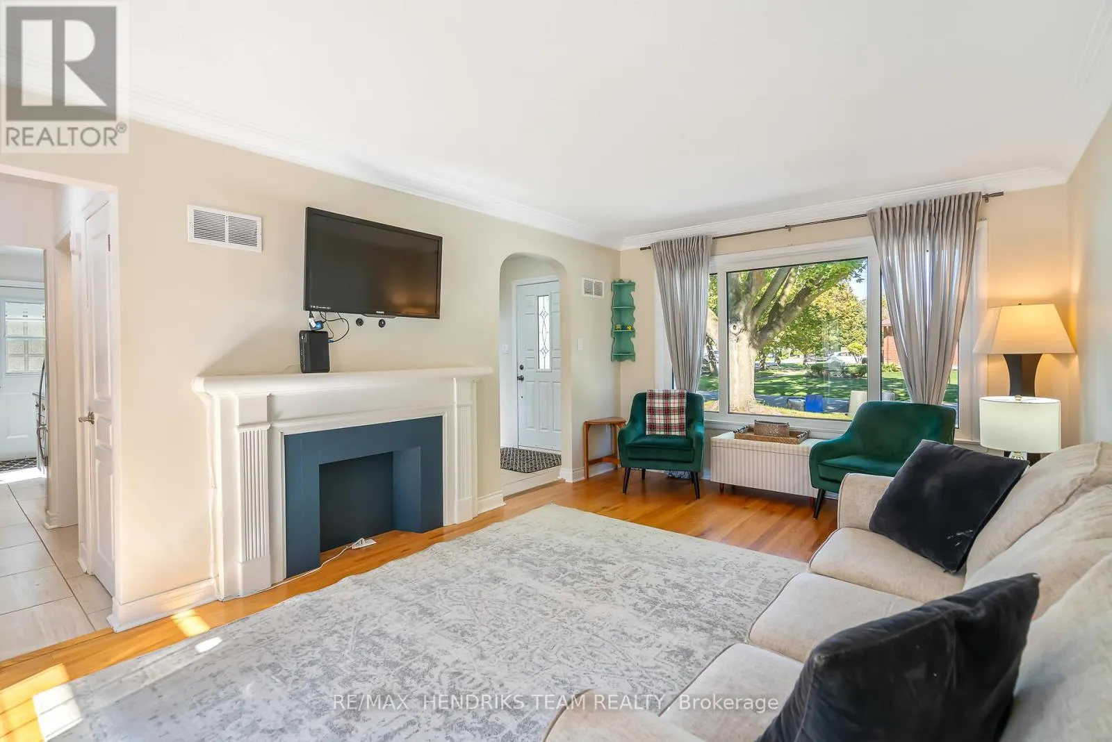 5 MAPLEWOOD DRIVE