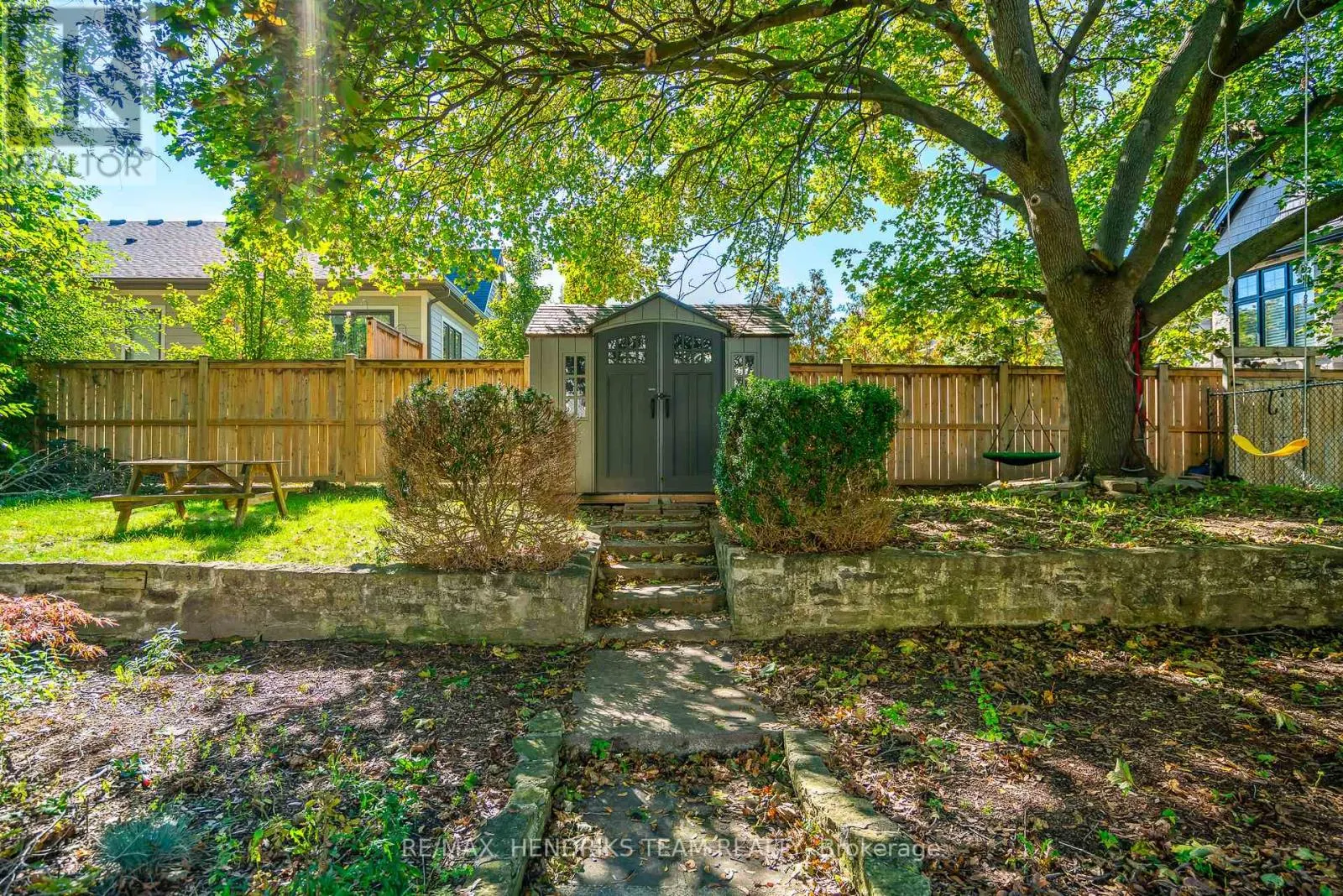5 MAPLEWOOD DRIVE