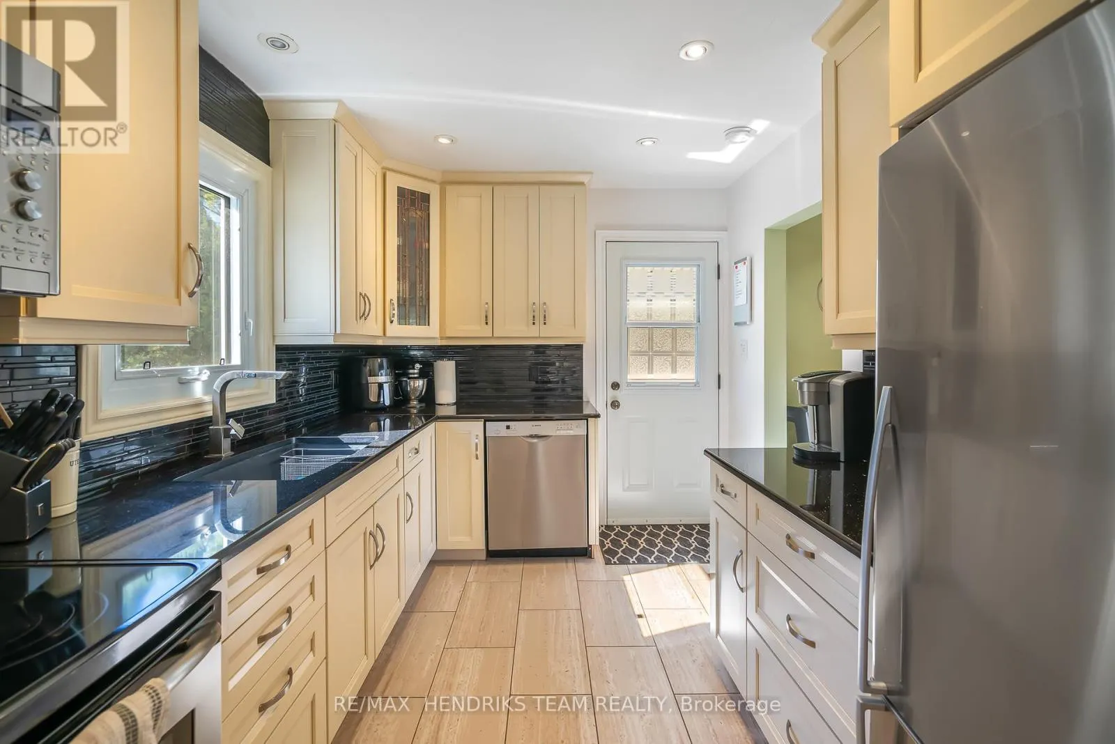 5 MAPLEWOOD DRIVE
