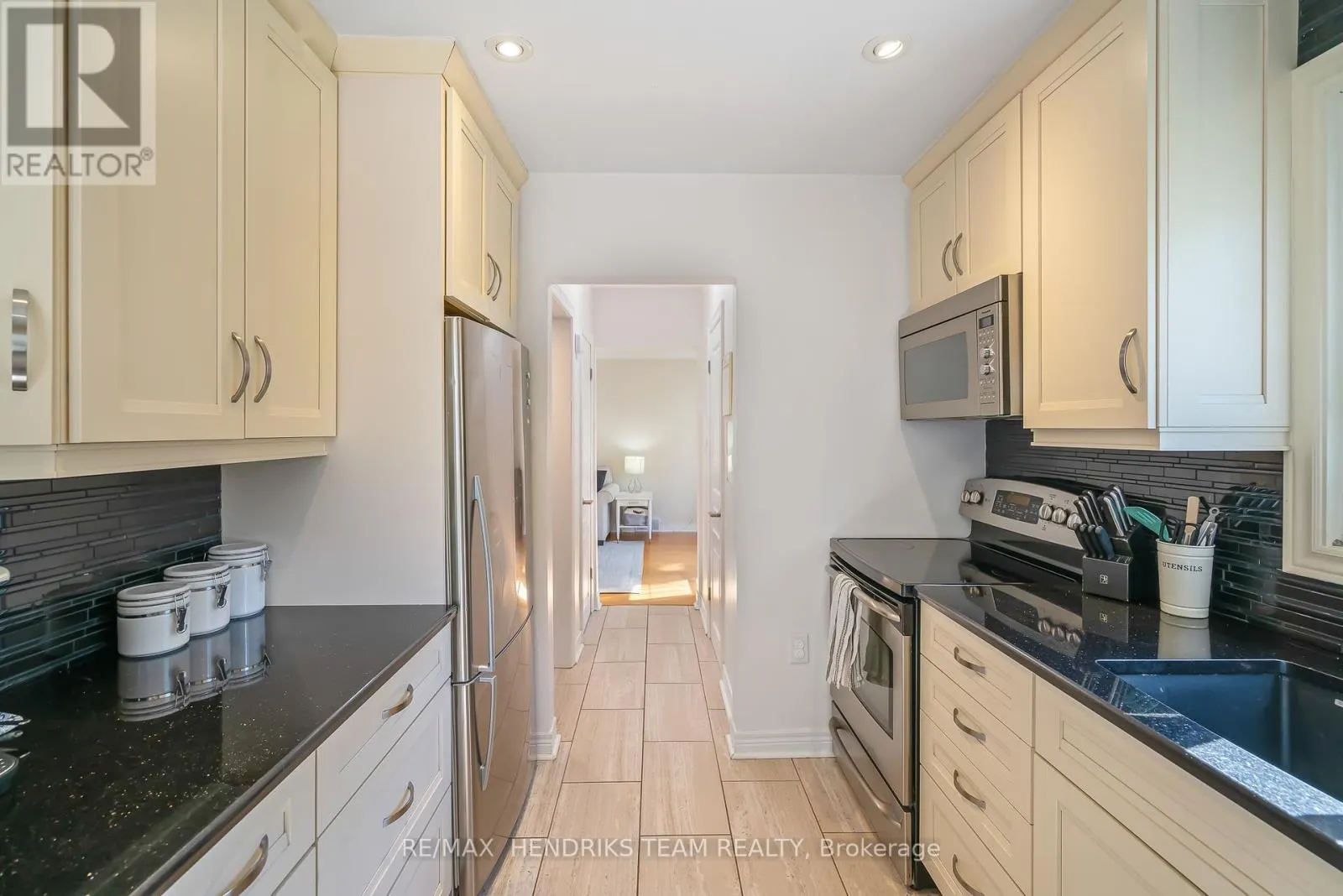 5 MAPLEWOOD DRIVE