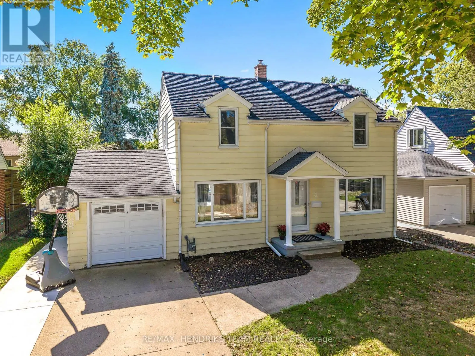 5 MAPLEWOOD DRIVE