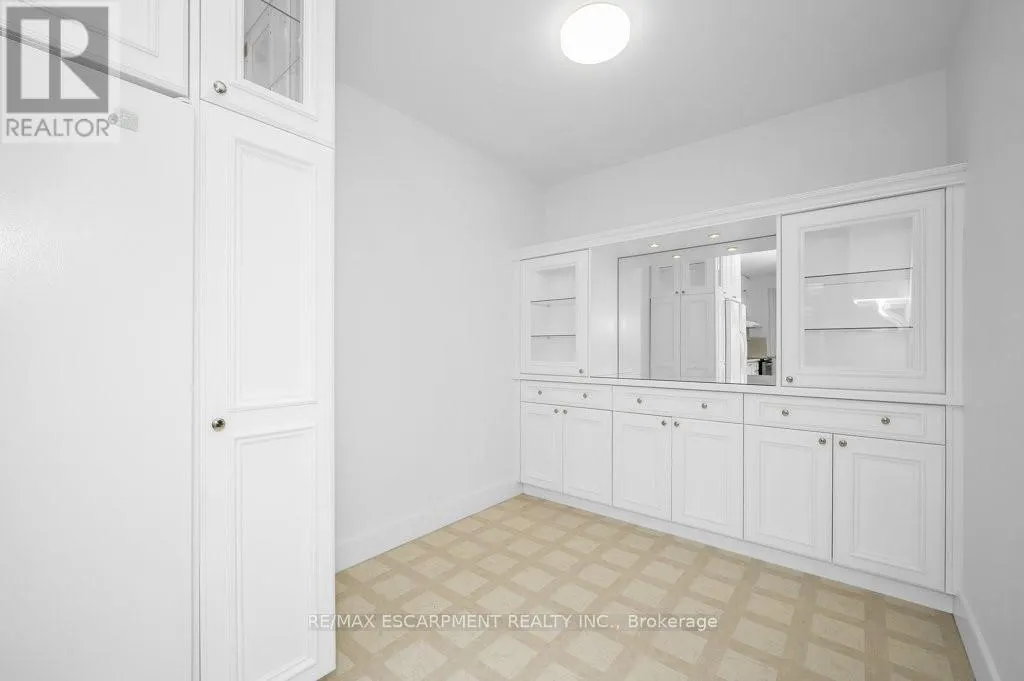 201 - 9 GRANT BOULEVARD