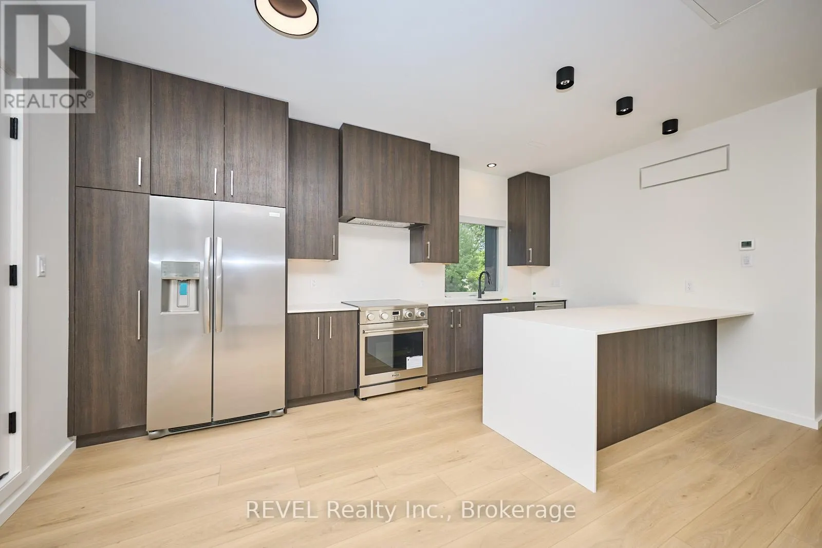 UNIT 1 - 5361 VALLEY WAY E, #Unit 1