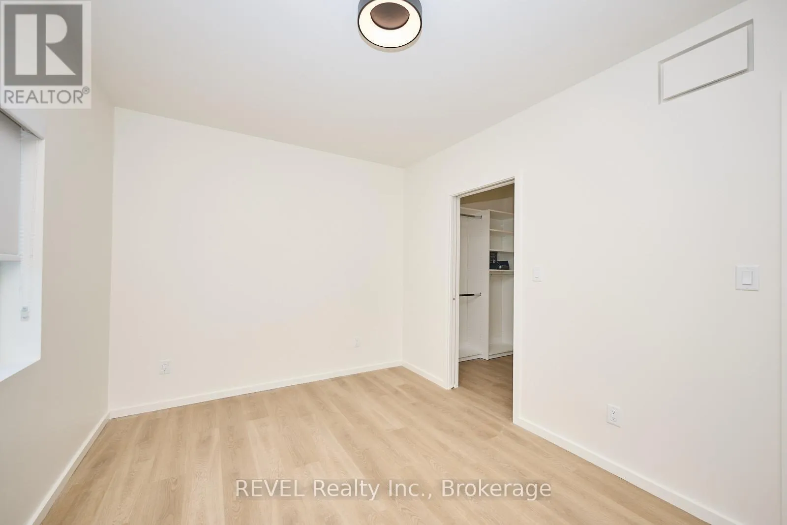UNIT 1 - 5361 VALLEY WAY E, #Unit 1