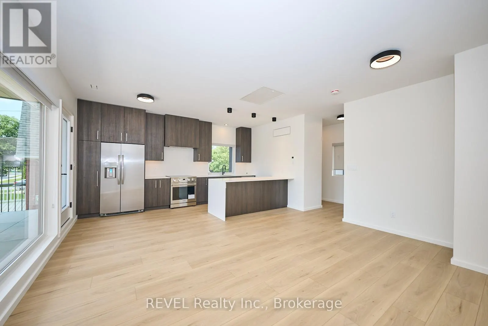 UNIT 1 - 5361 VALLEY WAY E, #Unit 1