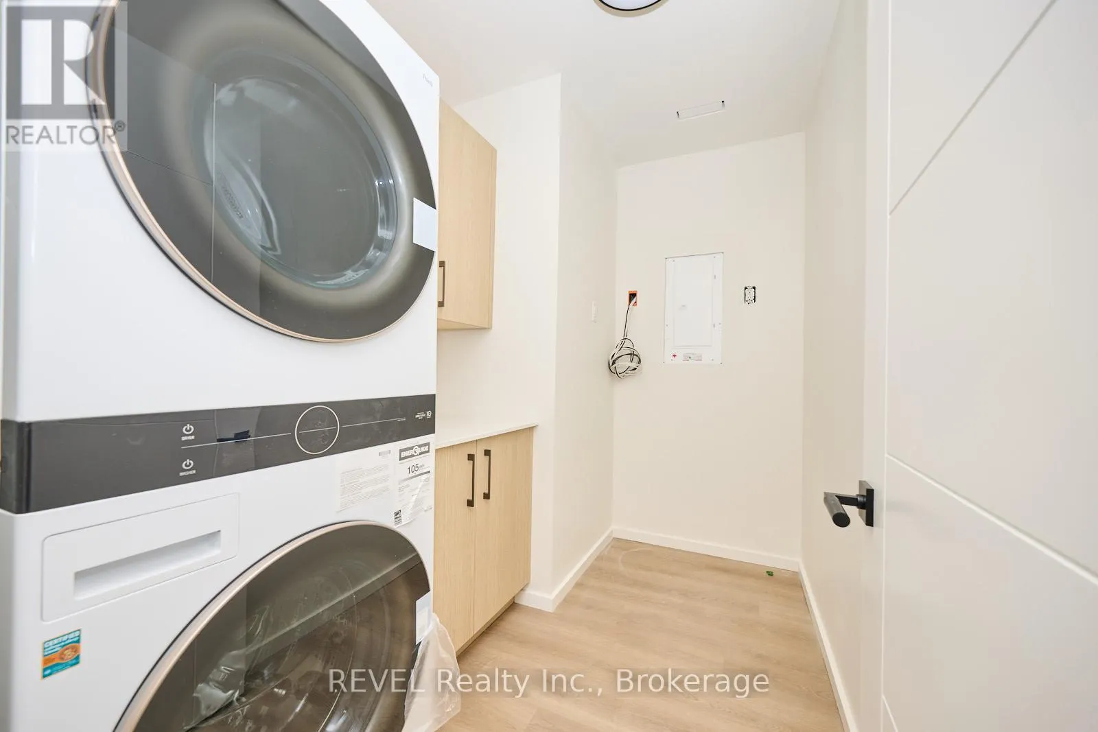 UNIT 1 - 5361 VALLEY WAY E, #Unit 1