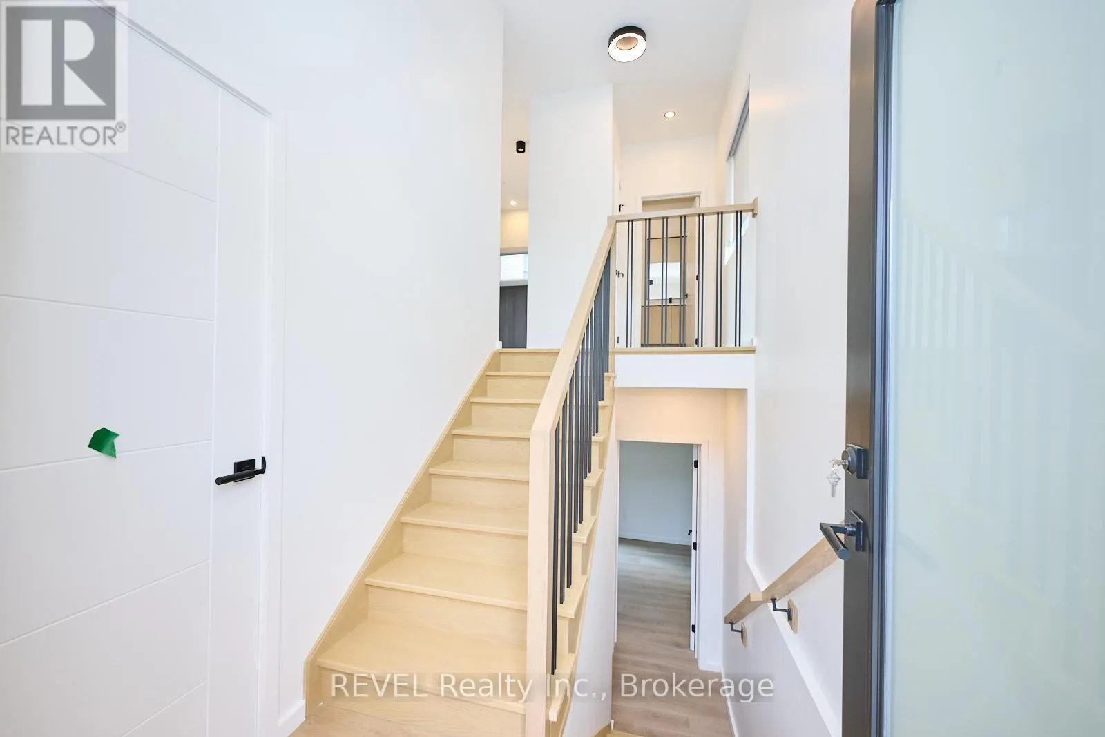 UNIT 1 - 5361 VALLEY WAY E, #Unit 1