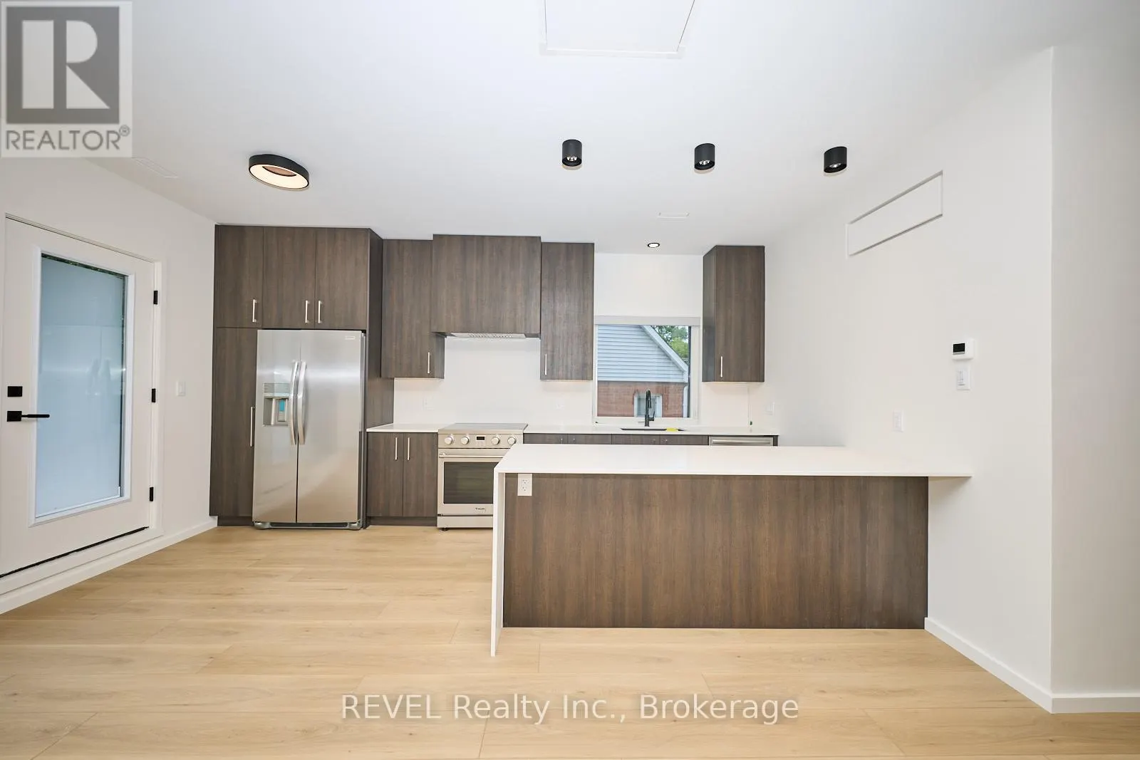 UNIT 1 - 5361 VALLEY WAY E, #Unit 1