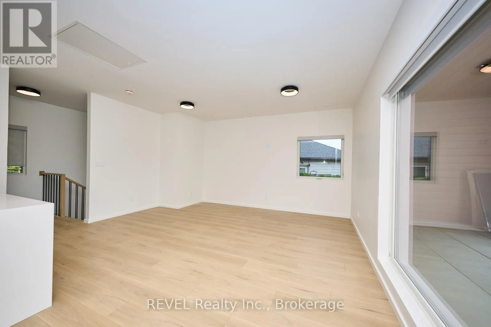 UNIT 1 - 5361 VALLEY WAY E, #Unit 1