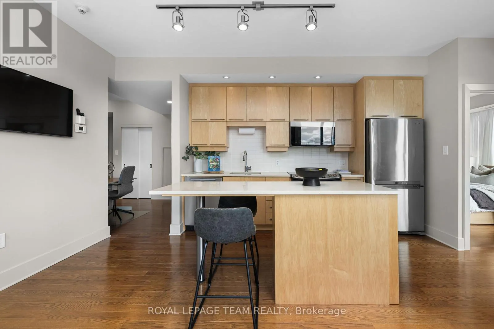 306 - 101 RICHMOND ROAD