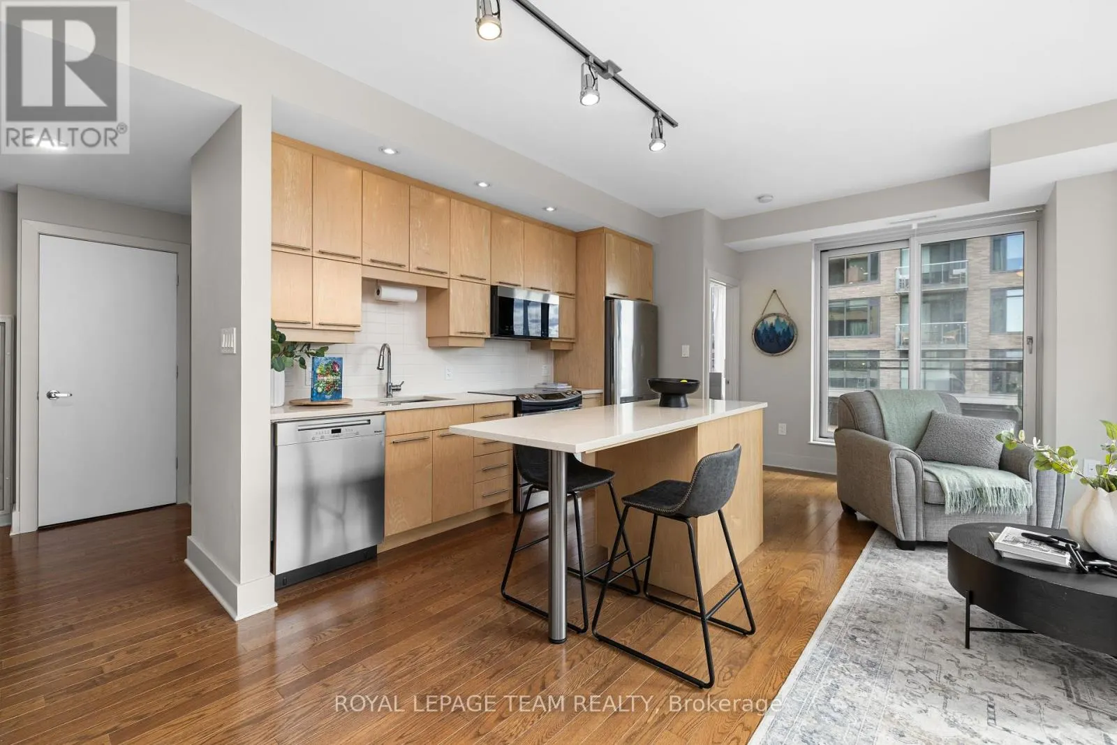 306 - 101 RICHMOND ROAD