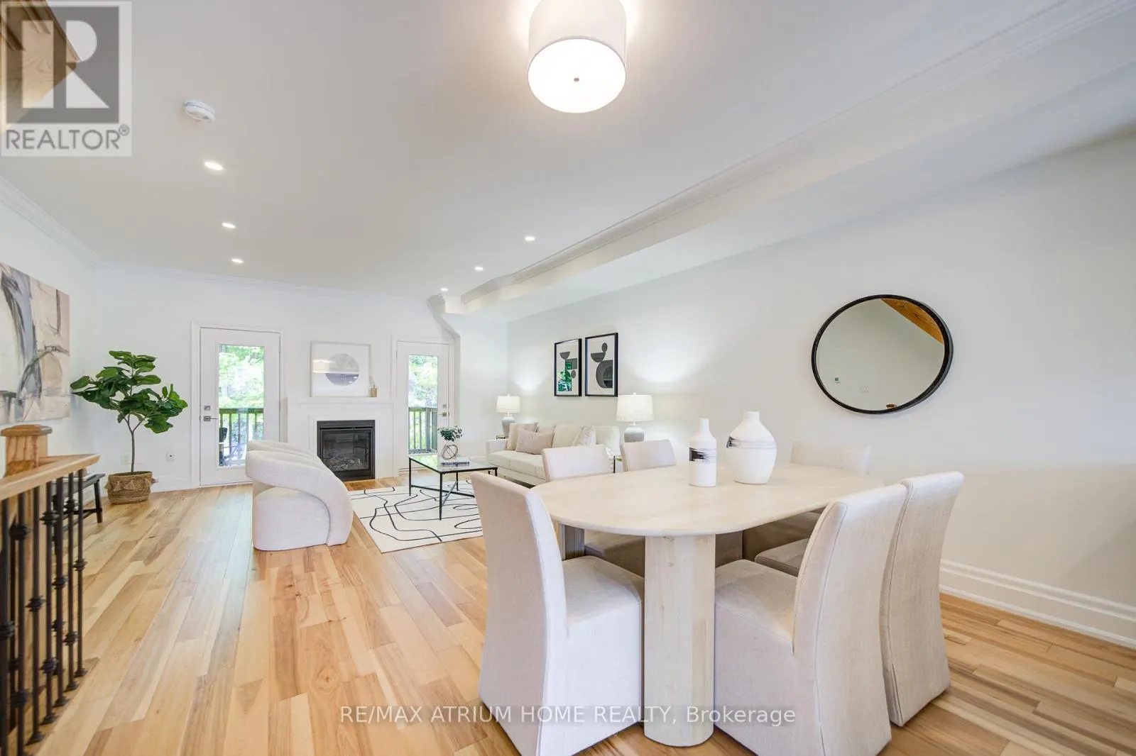 2 - 111 WILSON STREET E