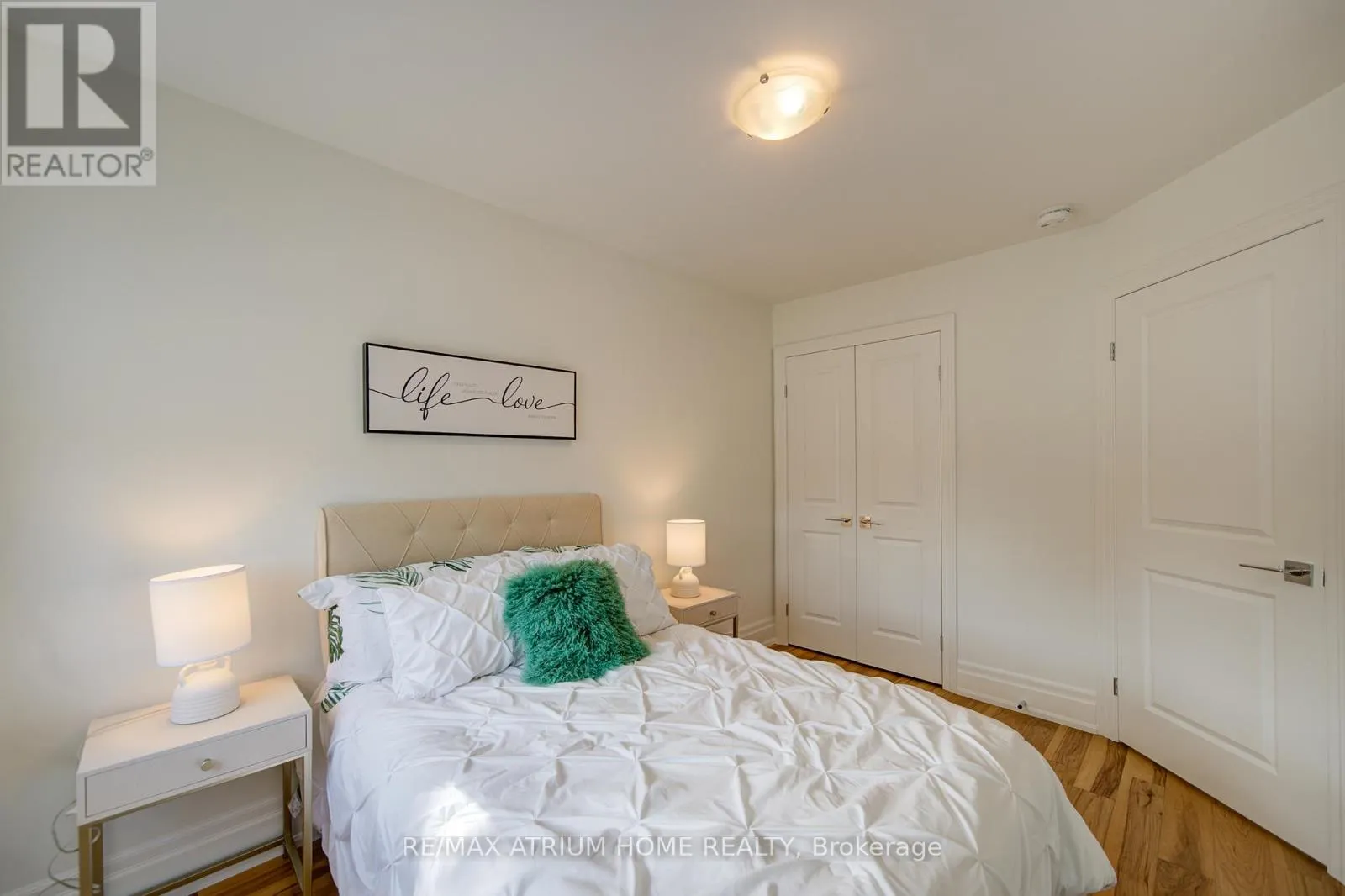 2 - 111 WILSON STREET E