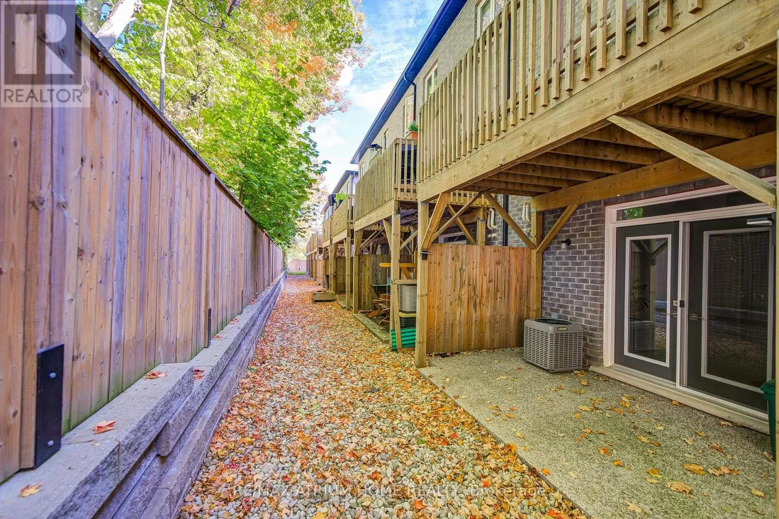 2 - 111 WILSON STREET E
