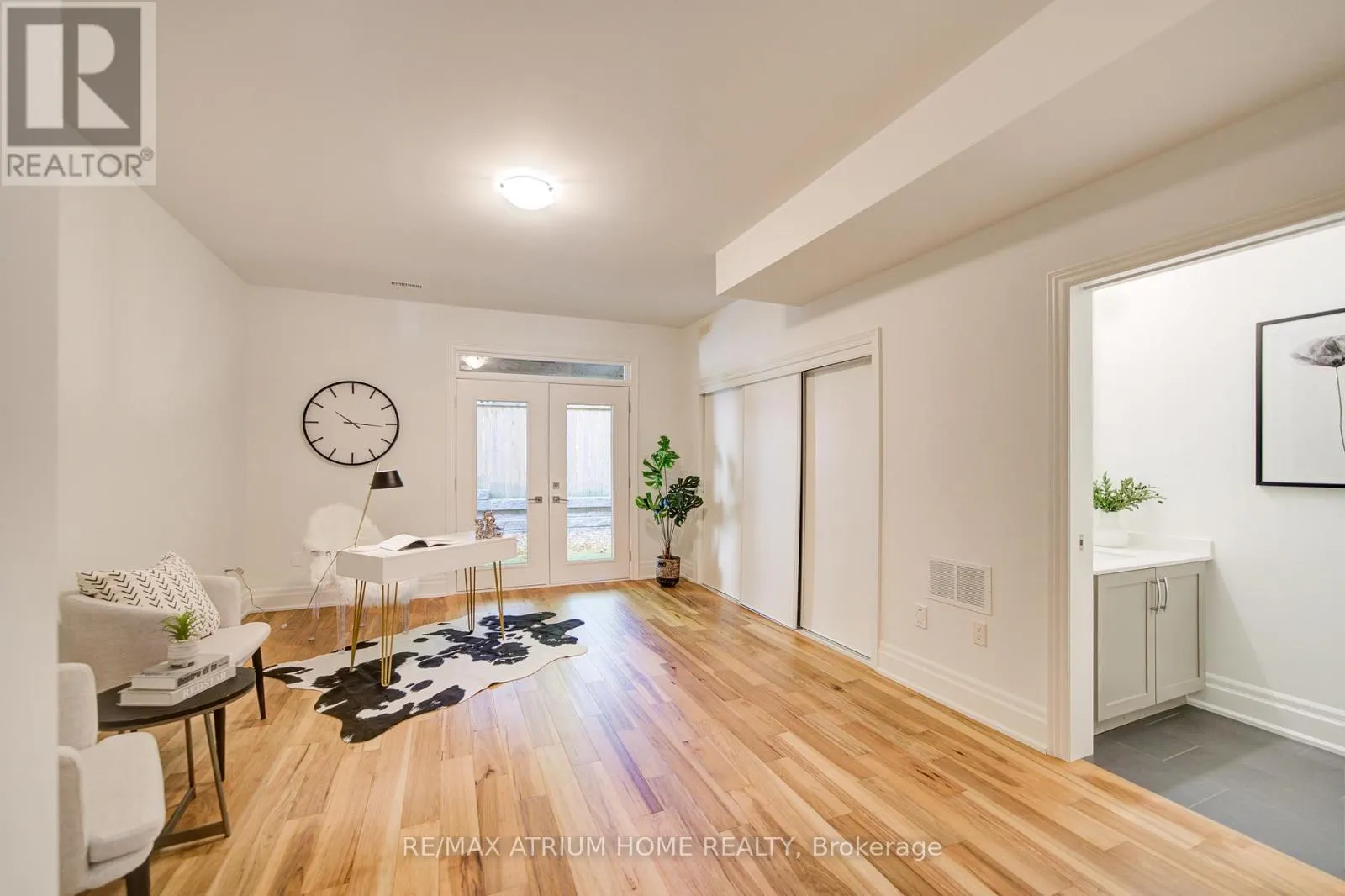 2 - 111 WILSON STREET E
