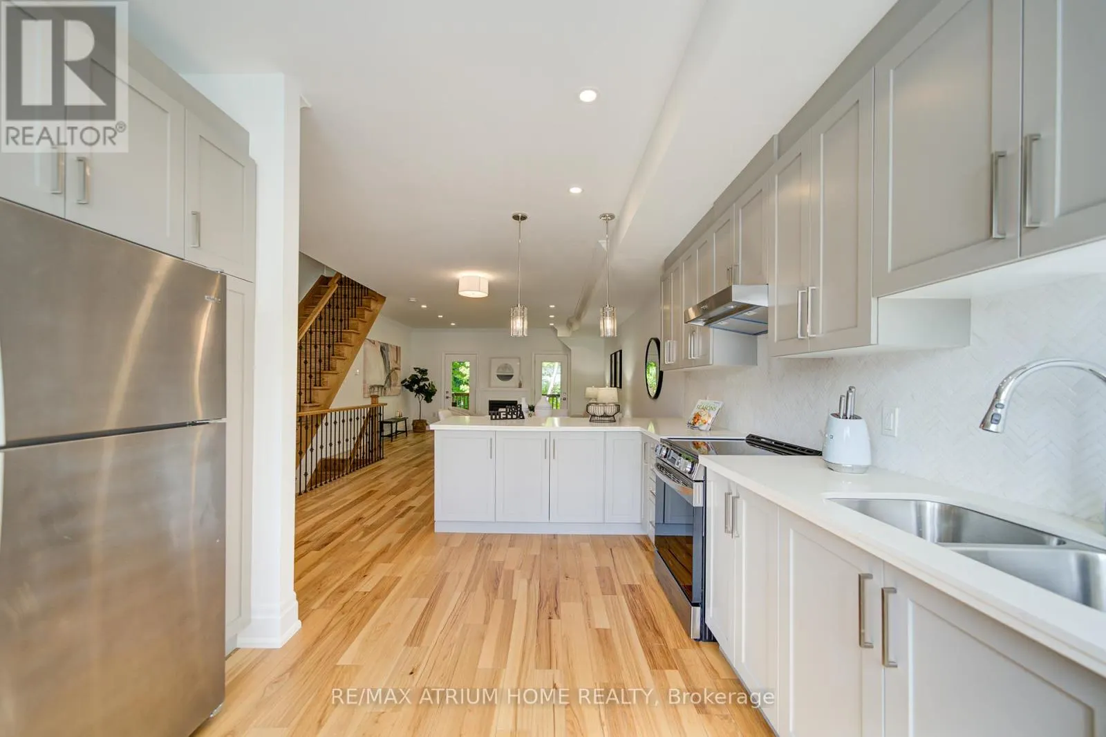 2 - 111 WILSON STREET E