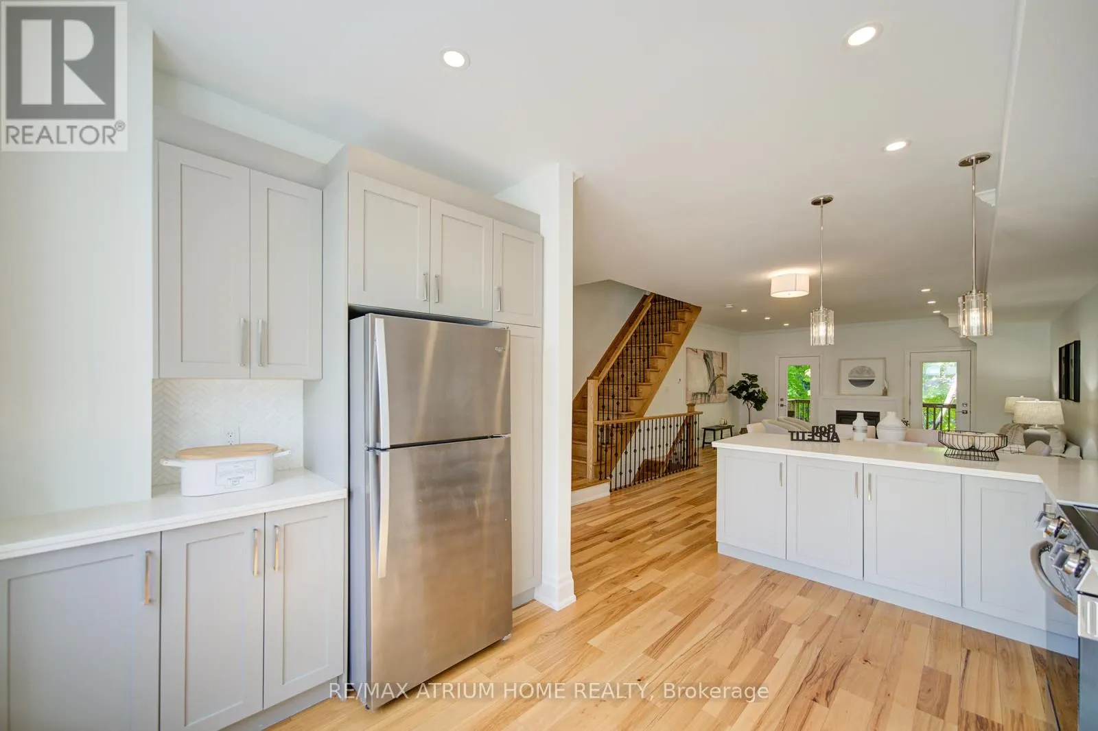 2 - 111 WILSON STREET E