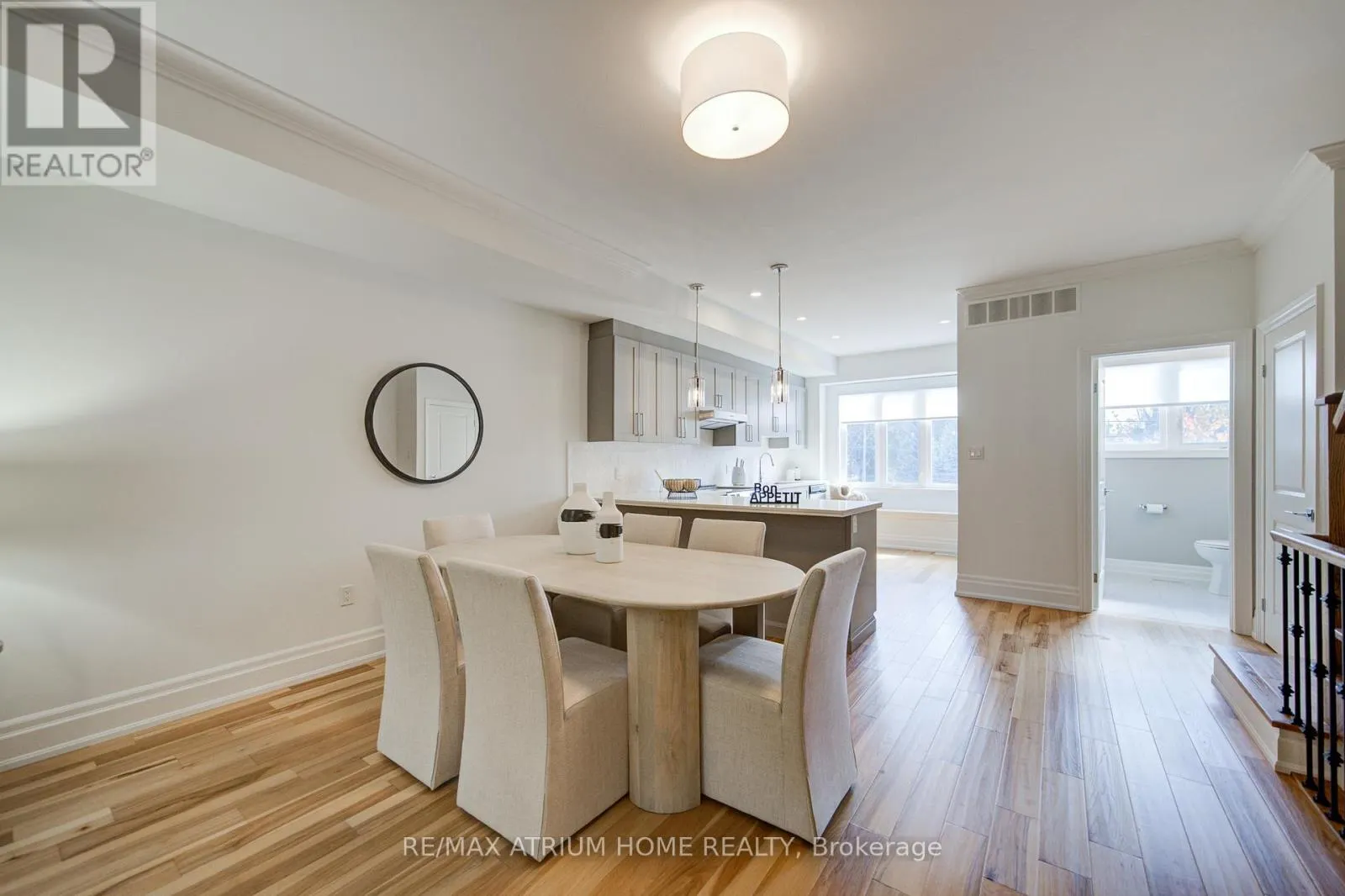 2 - 111 WILSON STREET E