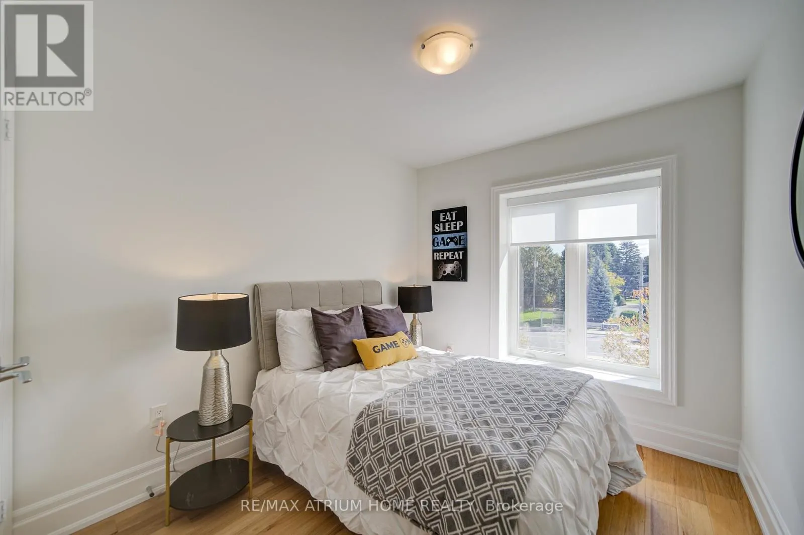 2 - 111 WILSON STREET E