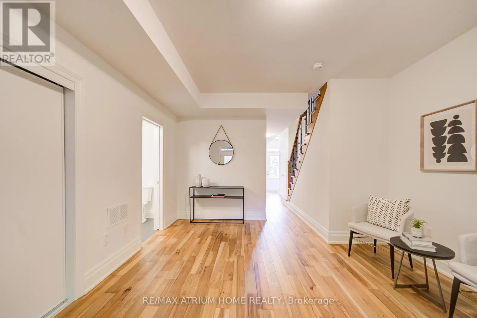 2 - 111 WILSON STREET E