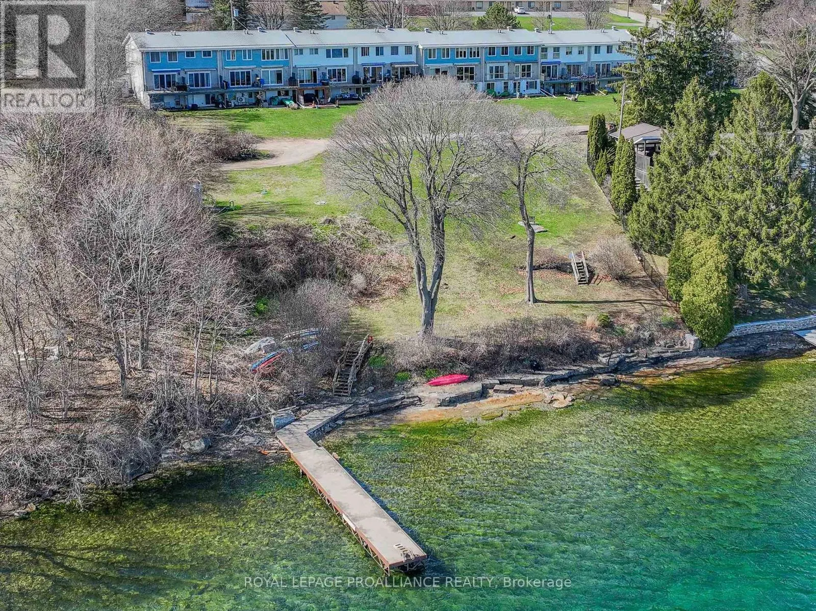 808 RIVERVIEW LANE