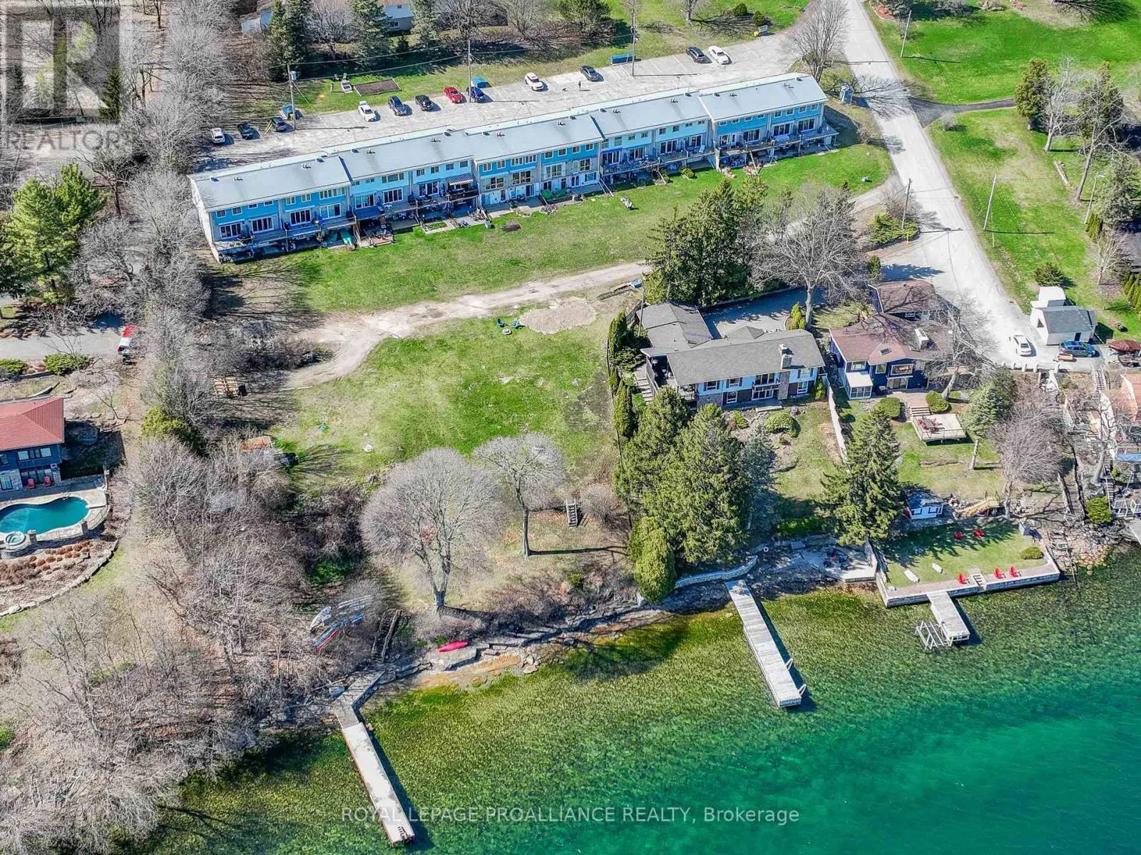 808 RIVERVIEW LANE