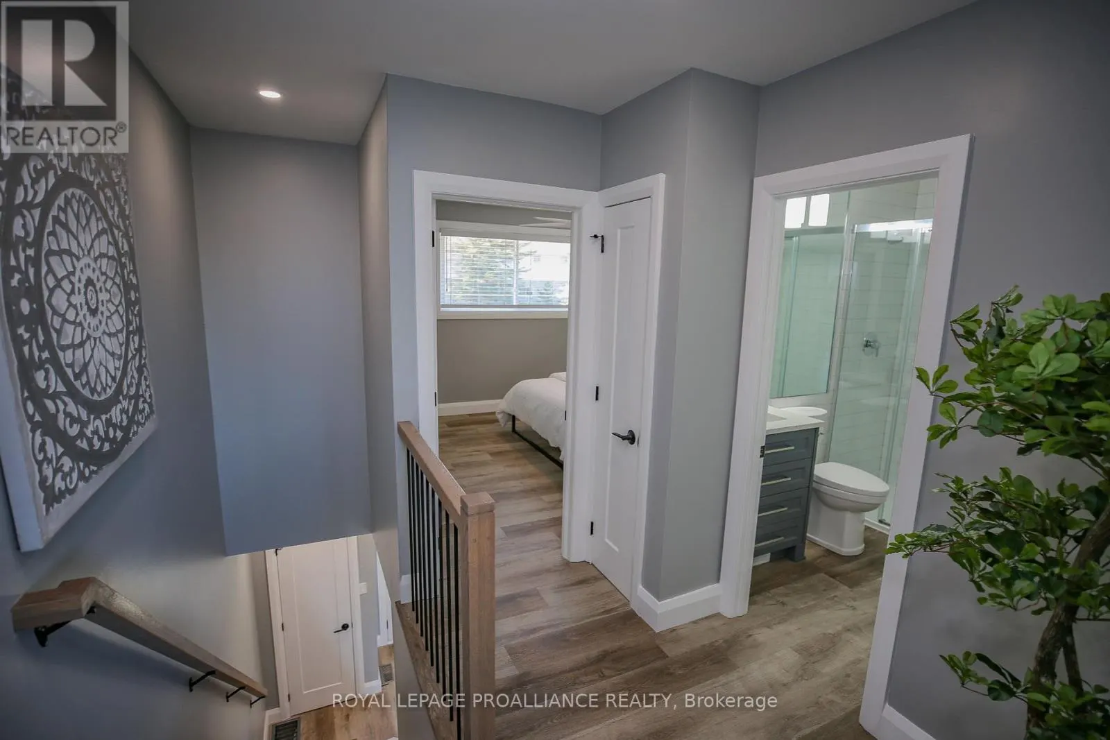 808 RIVERVIEW LANE